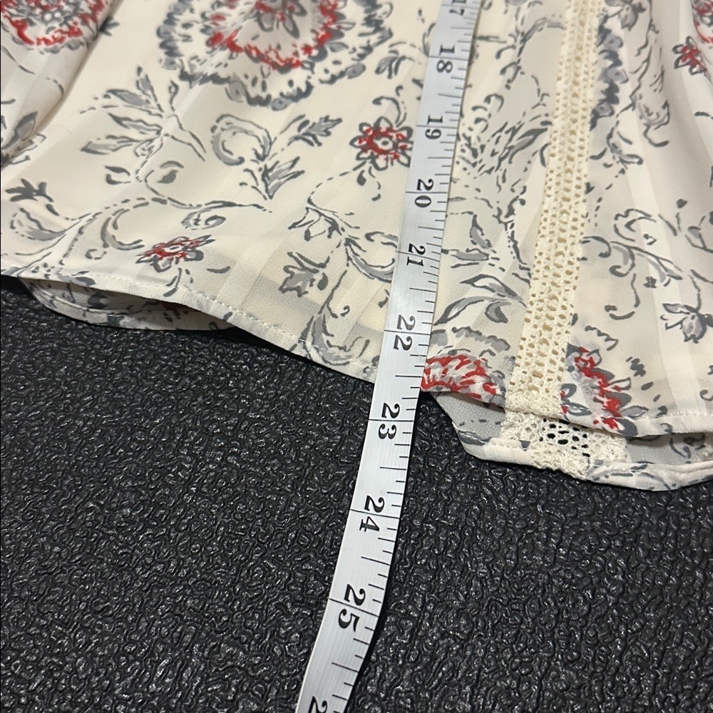 Ann Taylor Cream and Red Floral A-Line Skirt - Picture 7 of 7